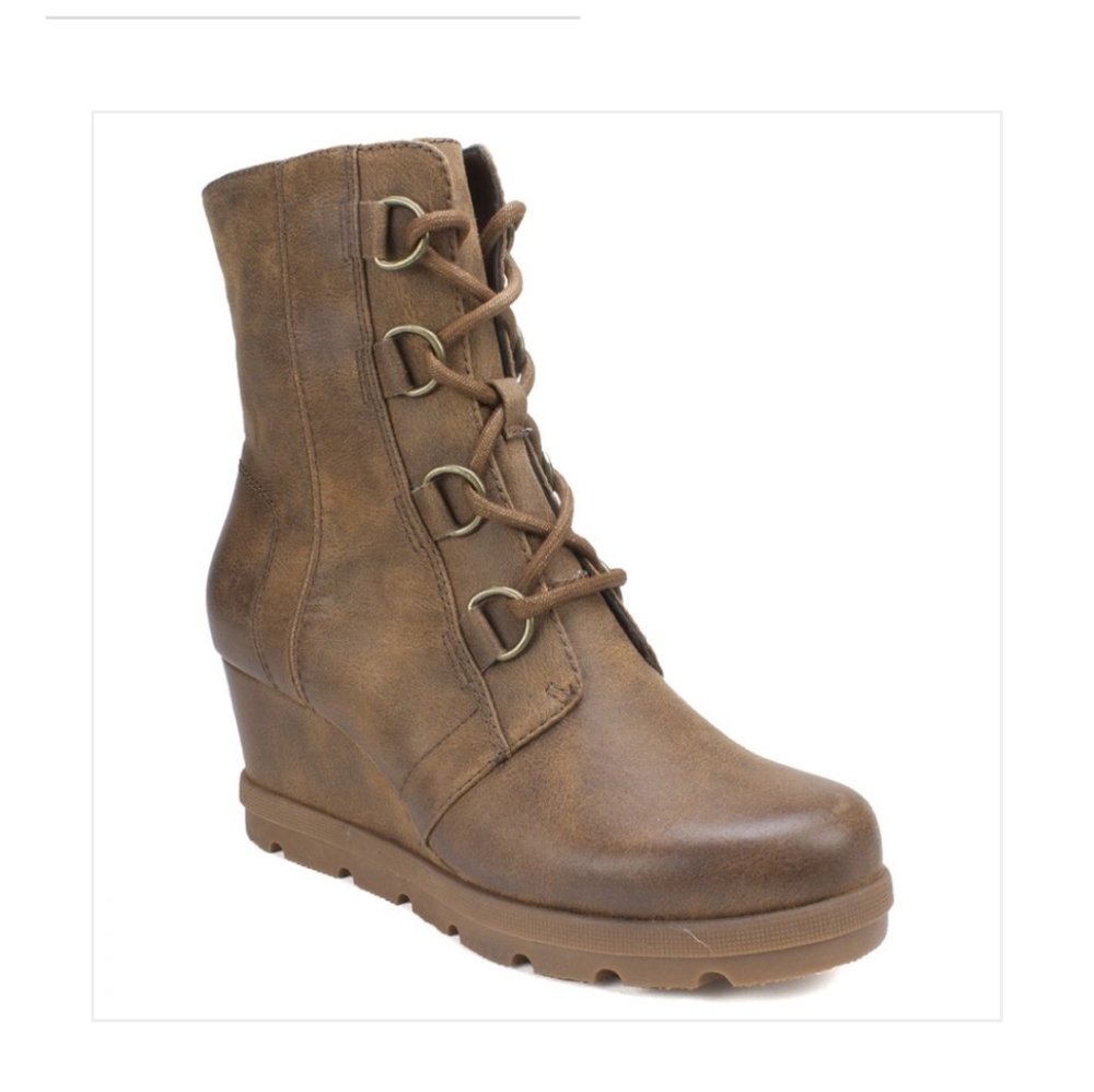 White Mountain Nellie boot size 8